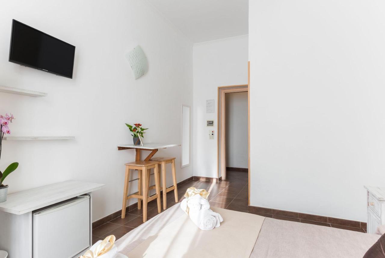Domus Victoria Guest House Rome Exterior photo