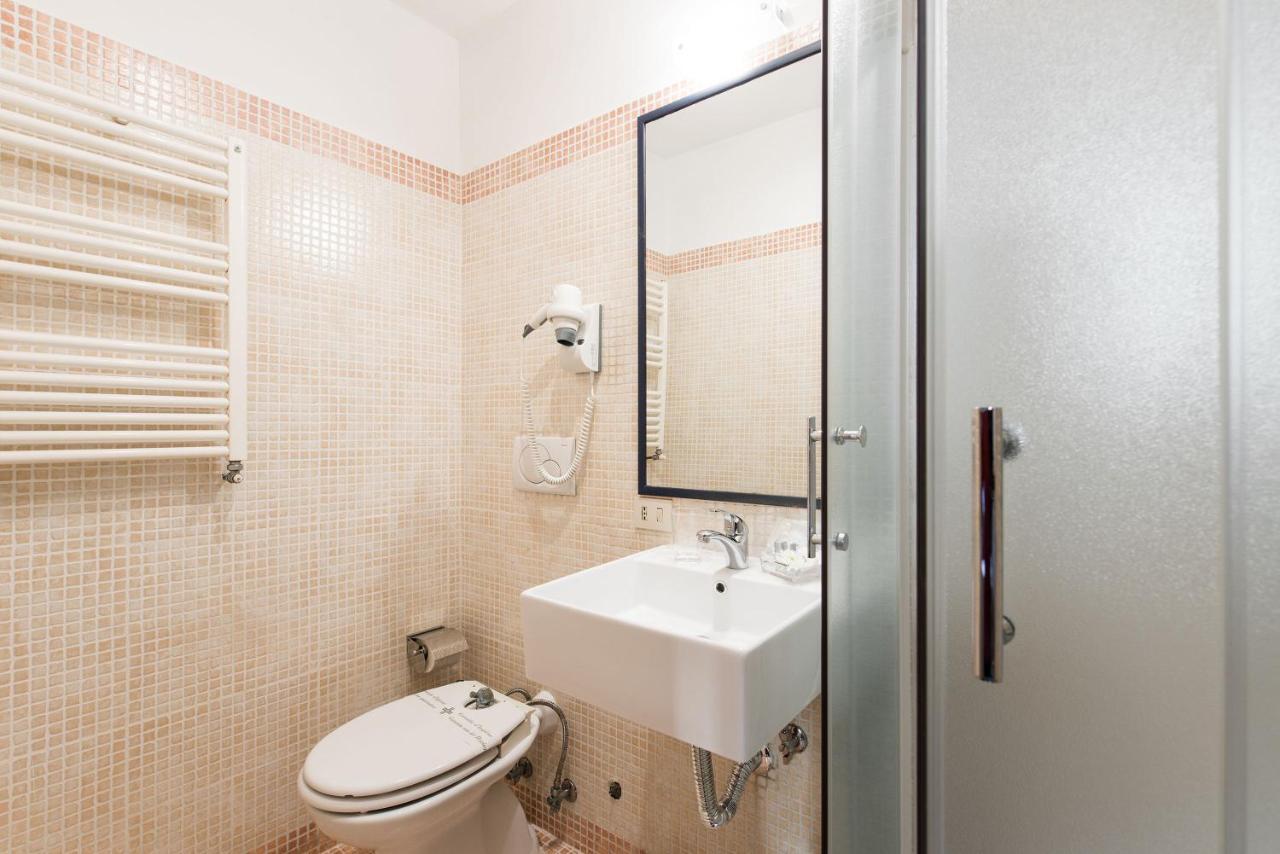 Domus Victoria Guest House Rome Exterior photo