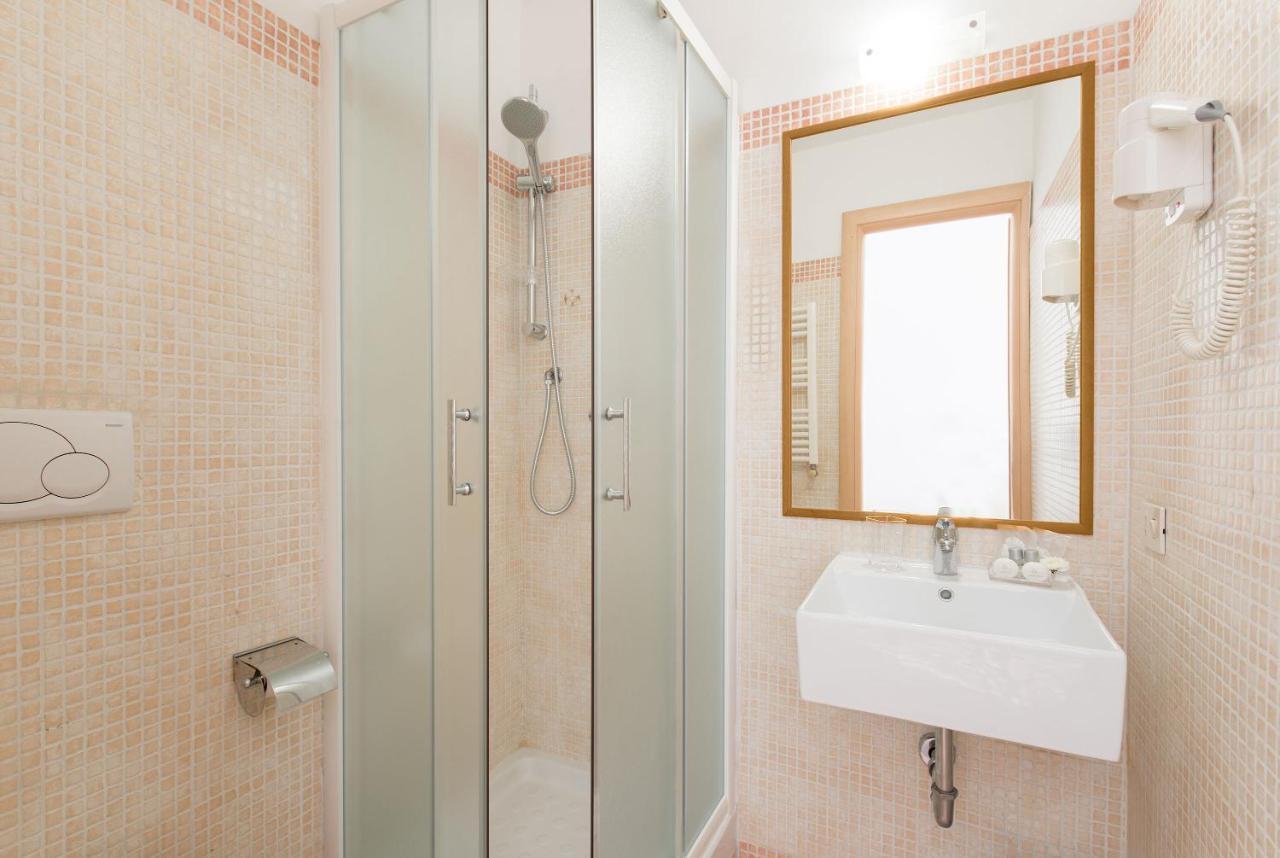 Domus Victoria Guest House Rome Exterior photo